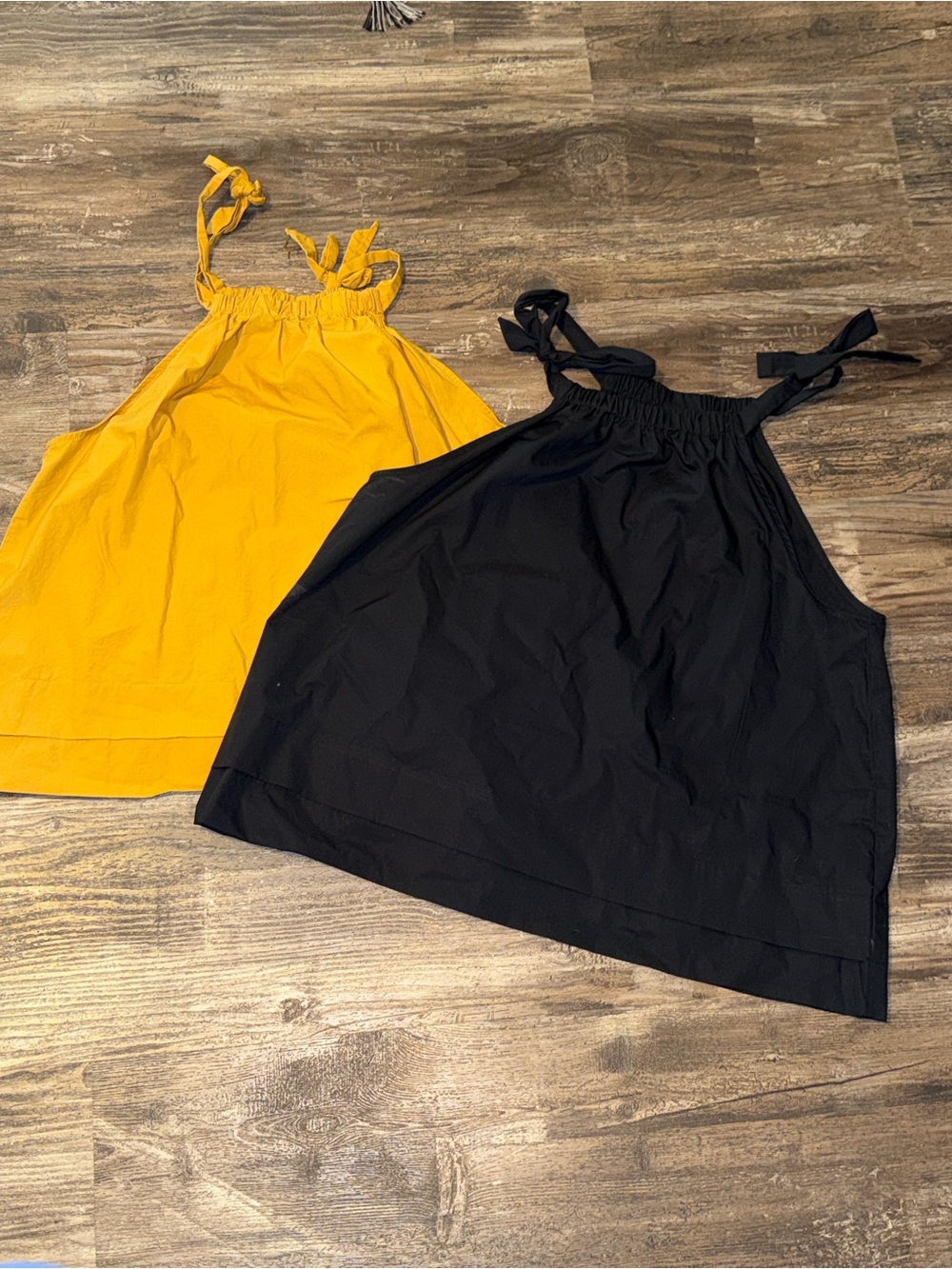 Who What Wear Tie Strap Tank Tops Set of 2
Size M